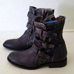 SBICCA VINTAGE COLLECTION WOMEN'S BOOTS BLUE WITH WHITE EMBELLISHMENTS SIZE 6.5